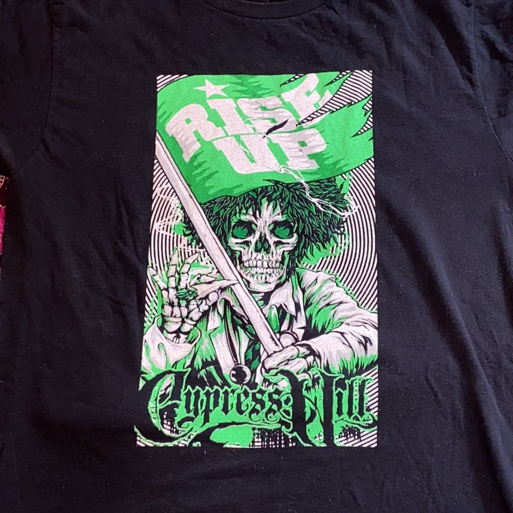 Cypress Hill Rise Up World Tour T-shirt. Size L